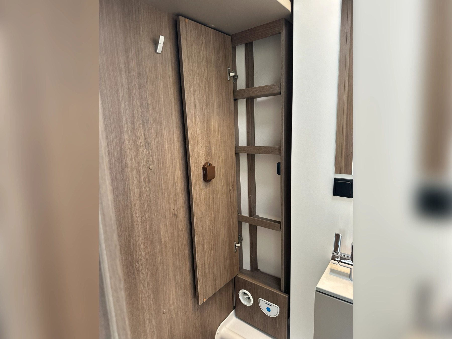 Carado T338 Pro Motorhome 7102 - Washroom Cupboard