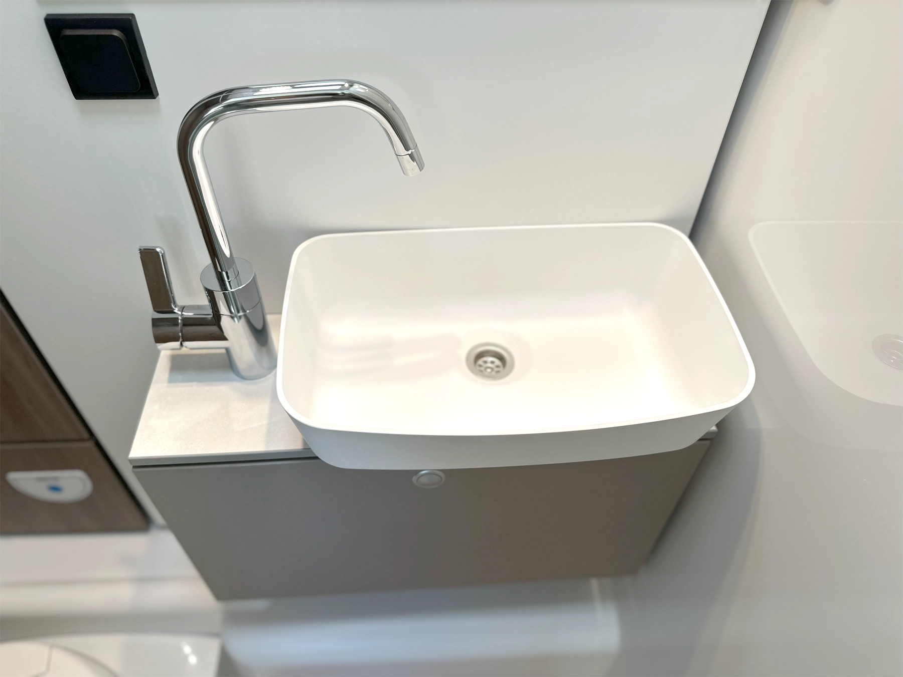 Carado T338 Pro Motorhome 7102 - Washroom Sink