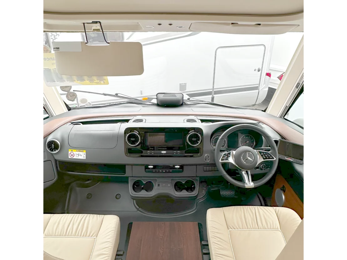 Carthago C-Line I 5.0 QB L Superior Drivers Cab