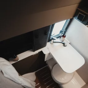 Hymer Grand Canyon S CrossOver Campervan - Bathroom