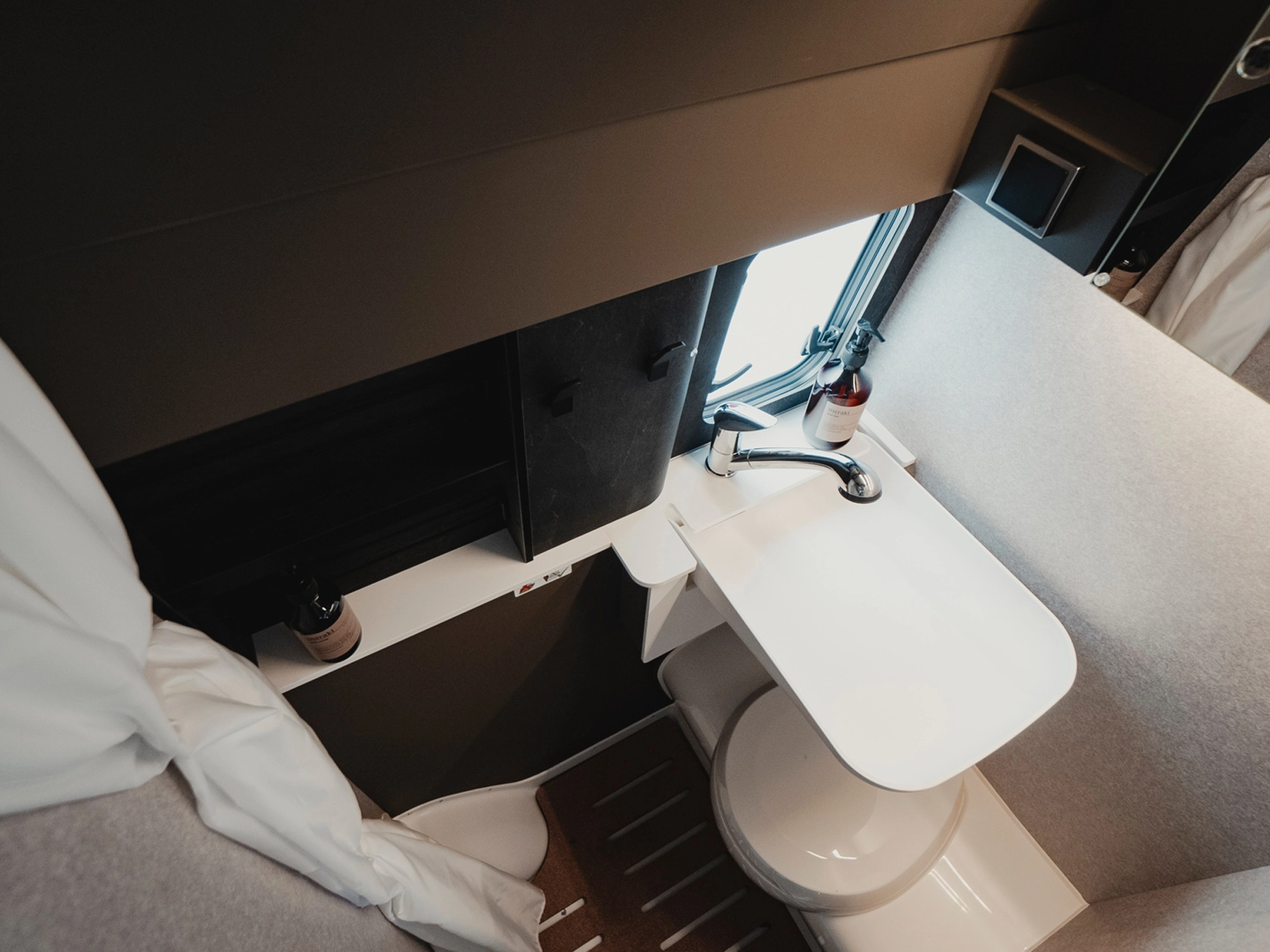 Hymer Grand Canyon S CrossOver Campervan - Bathroom