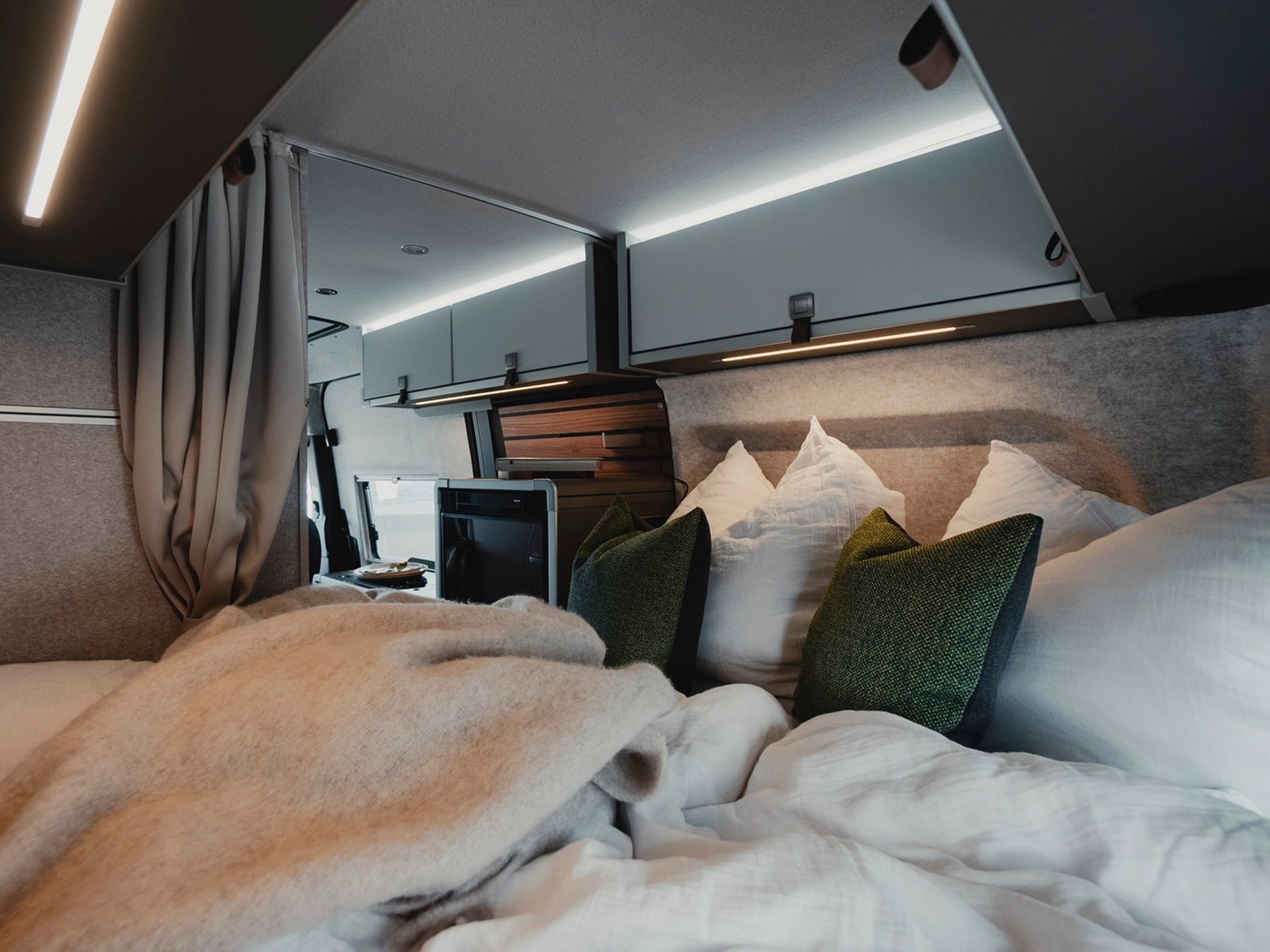 Hymer Grand Canyon S CrossOver Campervan - Bed 2