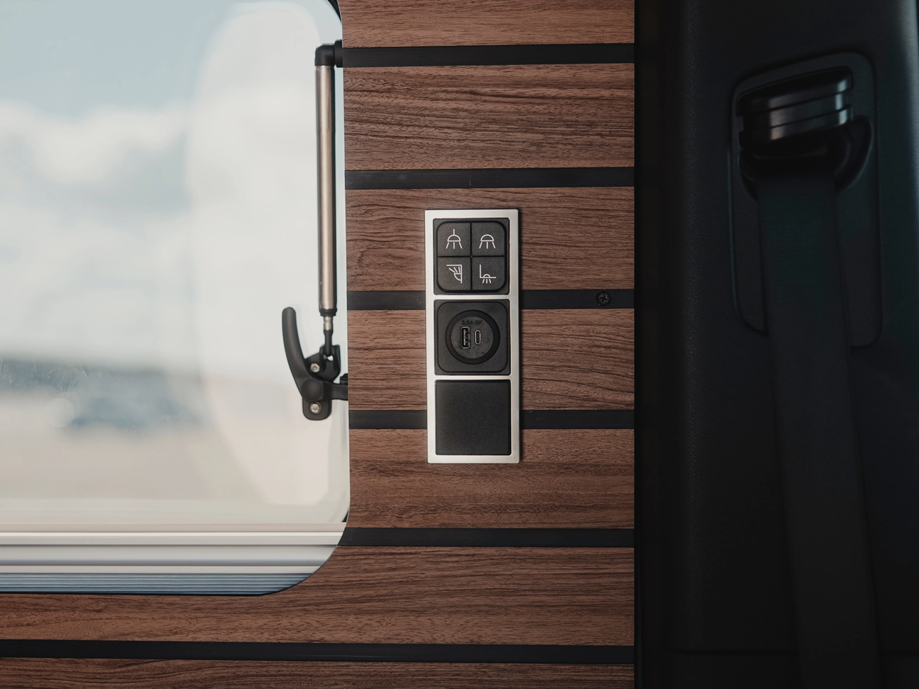 Hymer Grand Canyon S CrossOver Campervan - Light Controls