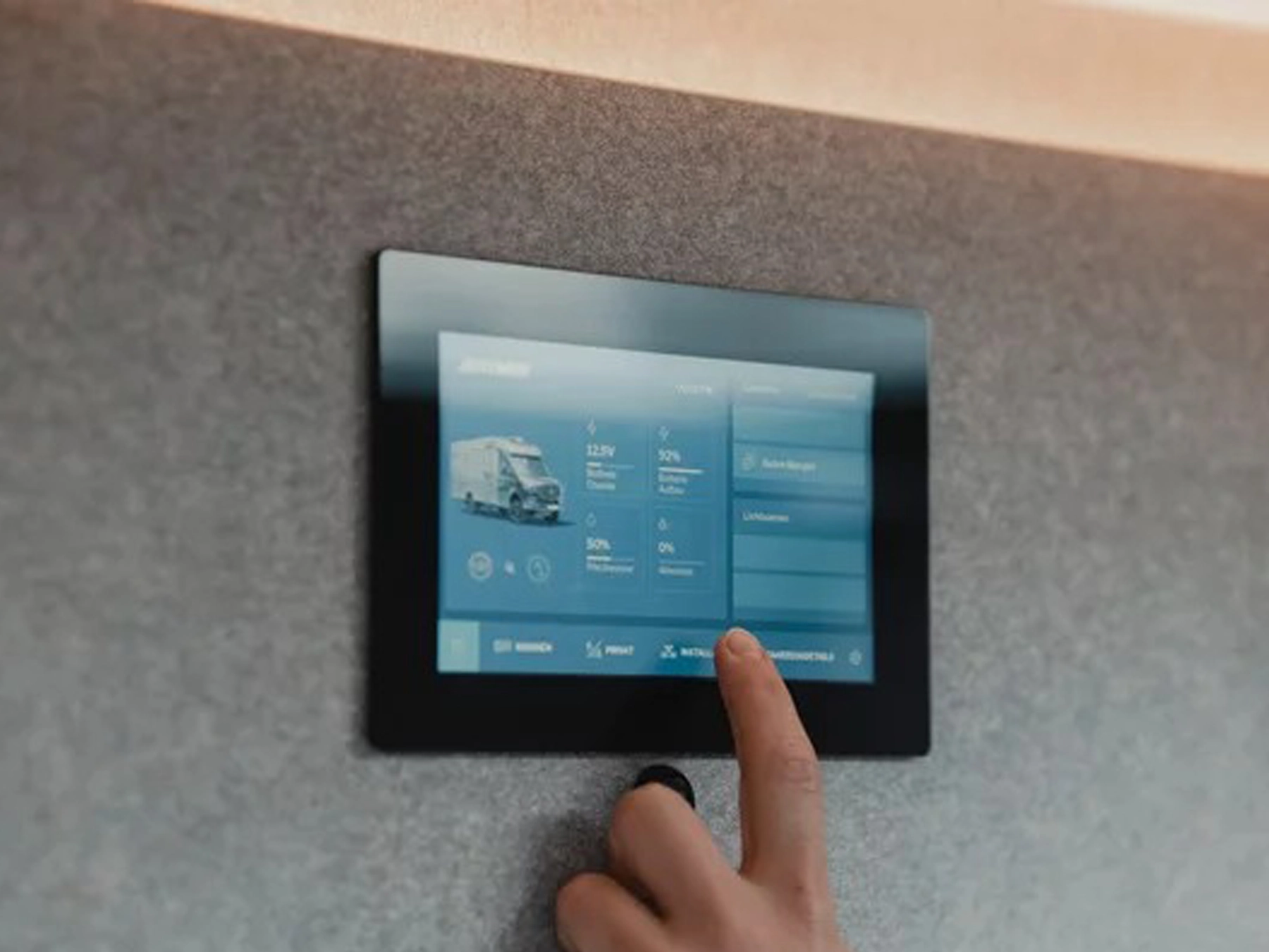 Hymer ML-T 570 CrossOver Motorhome - Control Panel