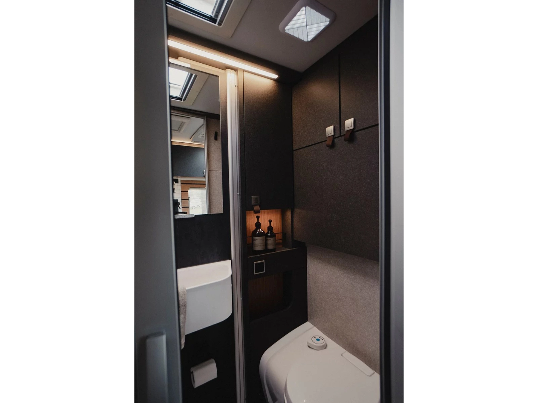 Hymer ML-T 570 CrossOver Motorhome - Washroom