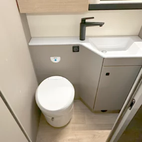 Burstner Campeo TD 736 G Motorhome Bathroom