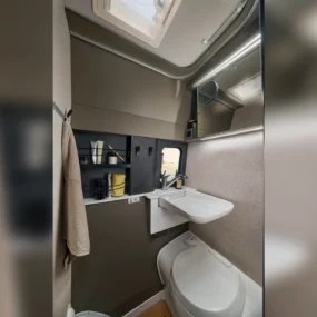 Hymer Grand Canyon S600 Campervan - Bathroom