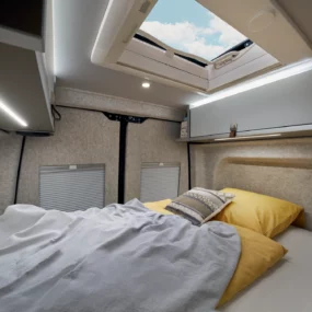 Hymer Grand Canyon S600 Campervan - Bed