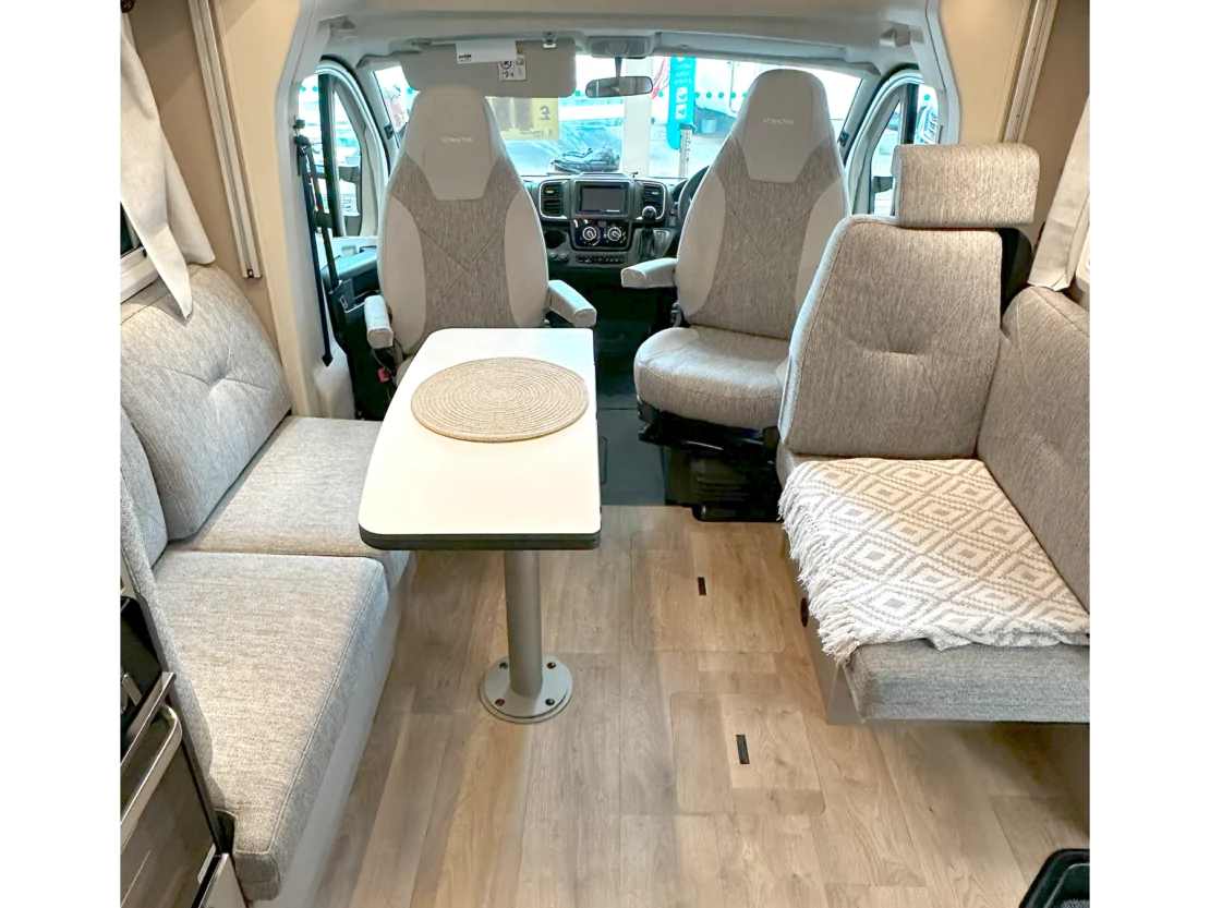 Burstner Campeo TD 736 G Motorhome Lounge area