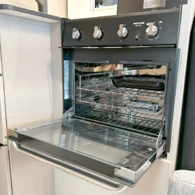Burstner Campeo TD 736 G Motorhome Oven