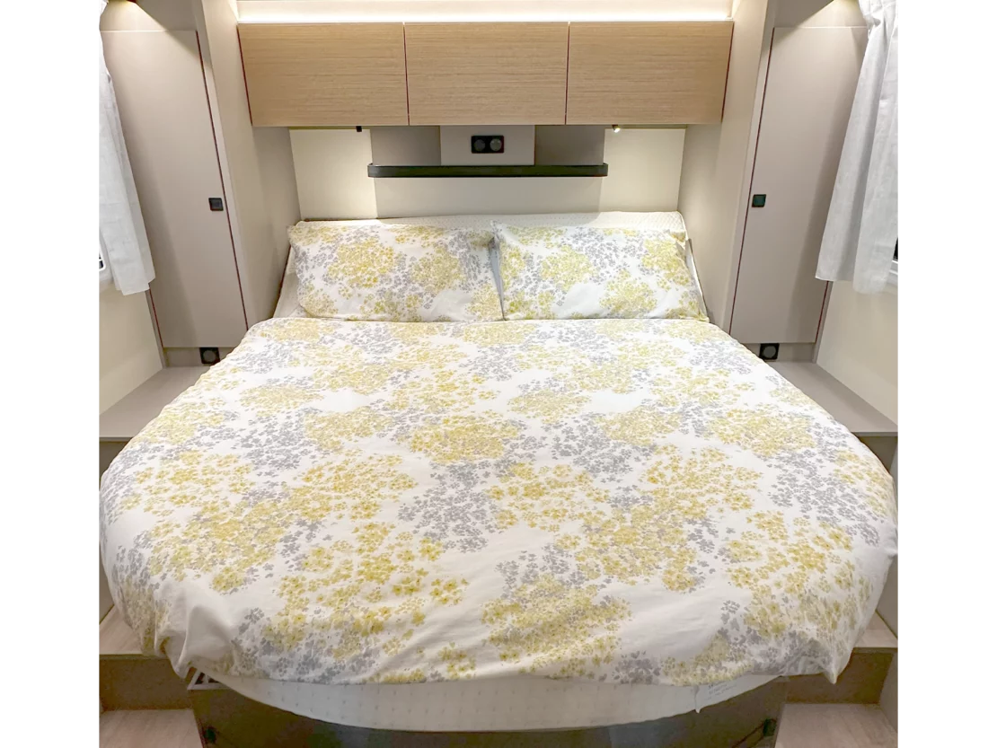 Burstner Campeo TD 736 G Motorhome Rear Island Bed