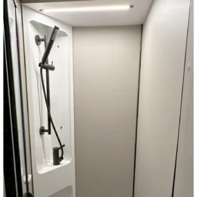 Burstner Campeo TD 736 G Motorhome Shower