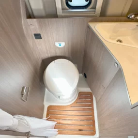 Carado CV600 Campervan 7120 - Washroom Toilet