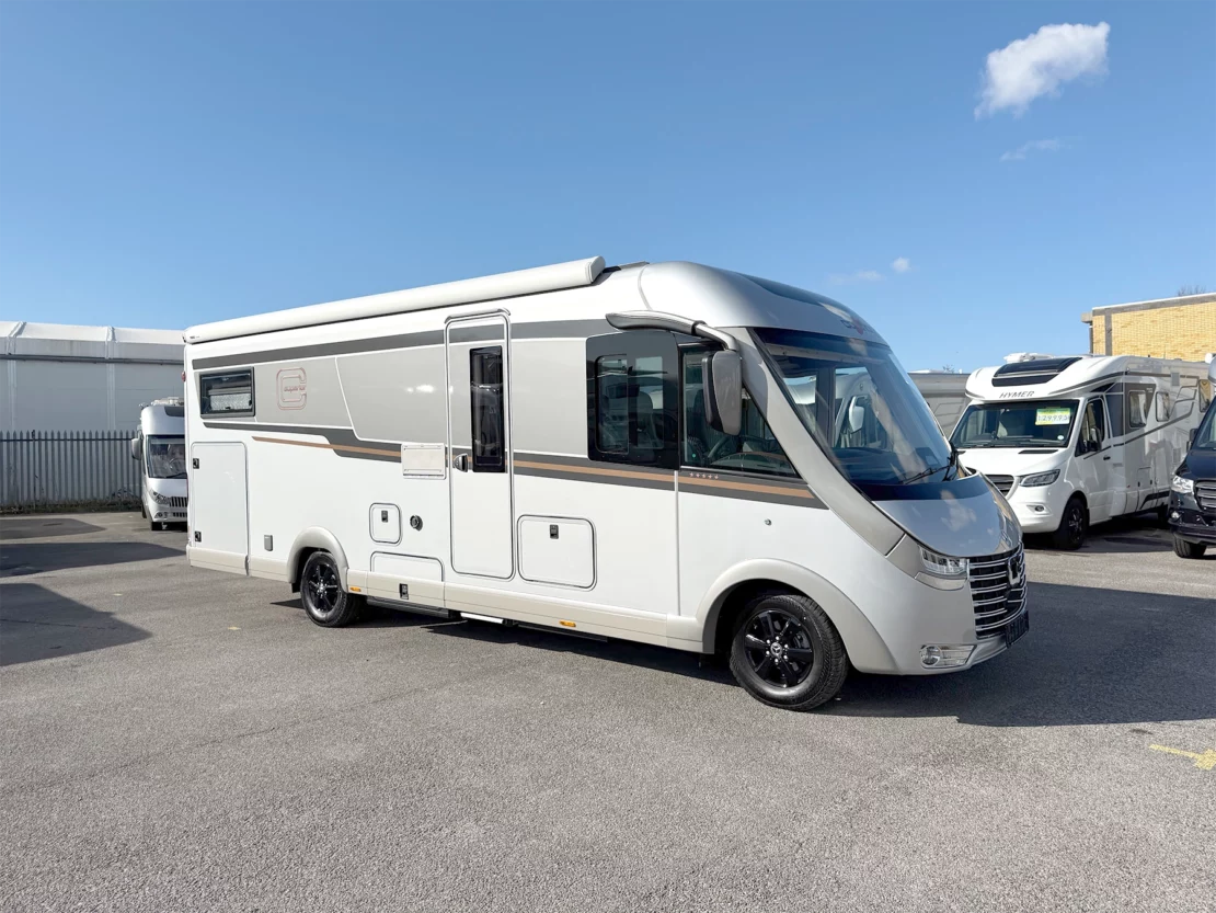 Carthago C-Line I 4.9 LE L Superior Exterior Left Side