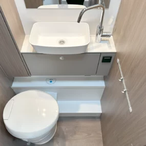 Carado T447 Pro + Bathroom