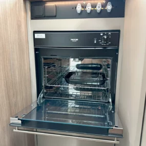 Carado T447 Pro + Thetford Oven