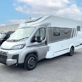 Carado T447 Pro Plus Motorhome 7114 - Exterior Front Left