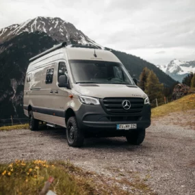 Hymer Grand Canyon S 700 Campervan - Lifestyle