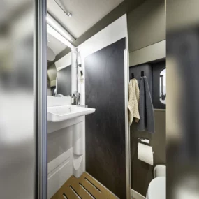 Hymer Grand Canyon S 700 Campervan N102710 - Bathroom