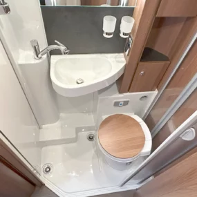 Carthago C-Compactline I 141 LE Bathroom