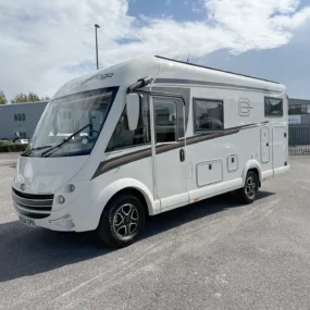 Carthago C-Compactline I 141 LE Exterior Front Left Side