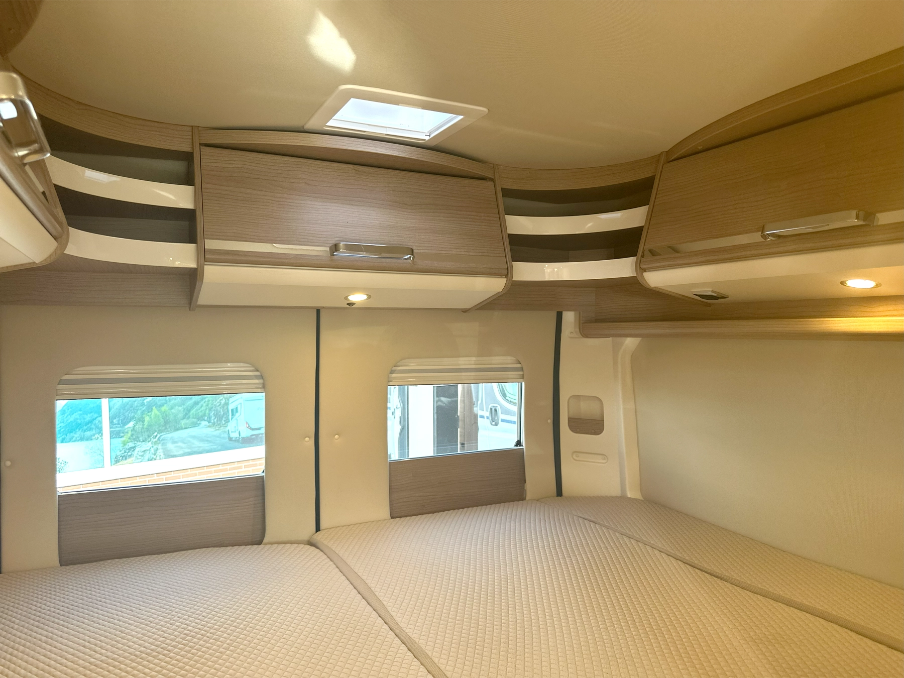 Malibu Diversity 600 DB K GT Skyview Pop Top Campervan 7912 - Bed Lockers