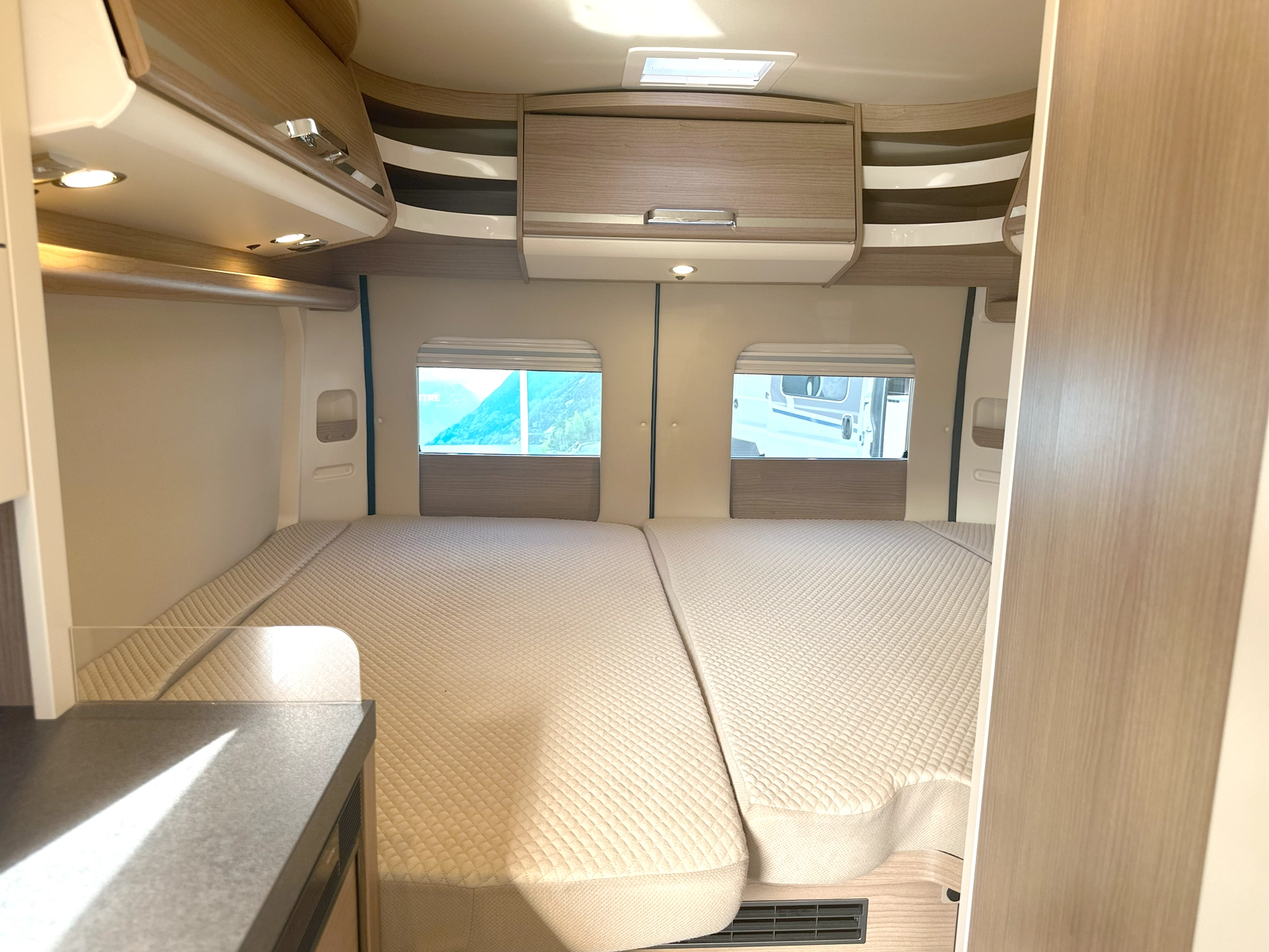 Malibu Diversity 600 DB K GT Skyview Pop Top Campervan 7912 - Bed