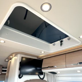 Malibu Diversity 600 DB K GT Skyview Pop Top Campervan 7912 - Interior Pop Top Entrance