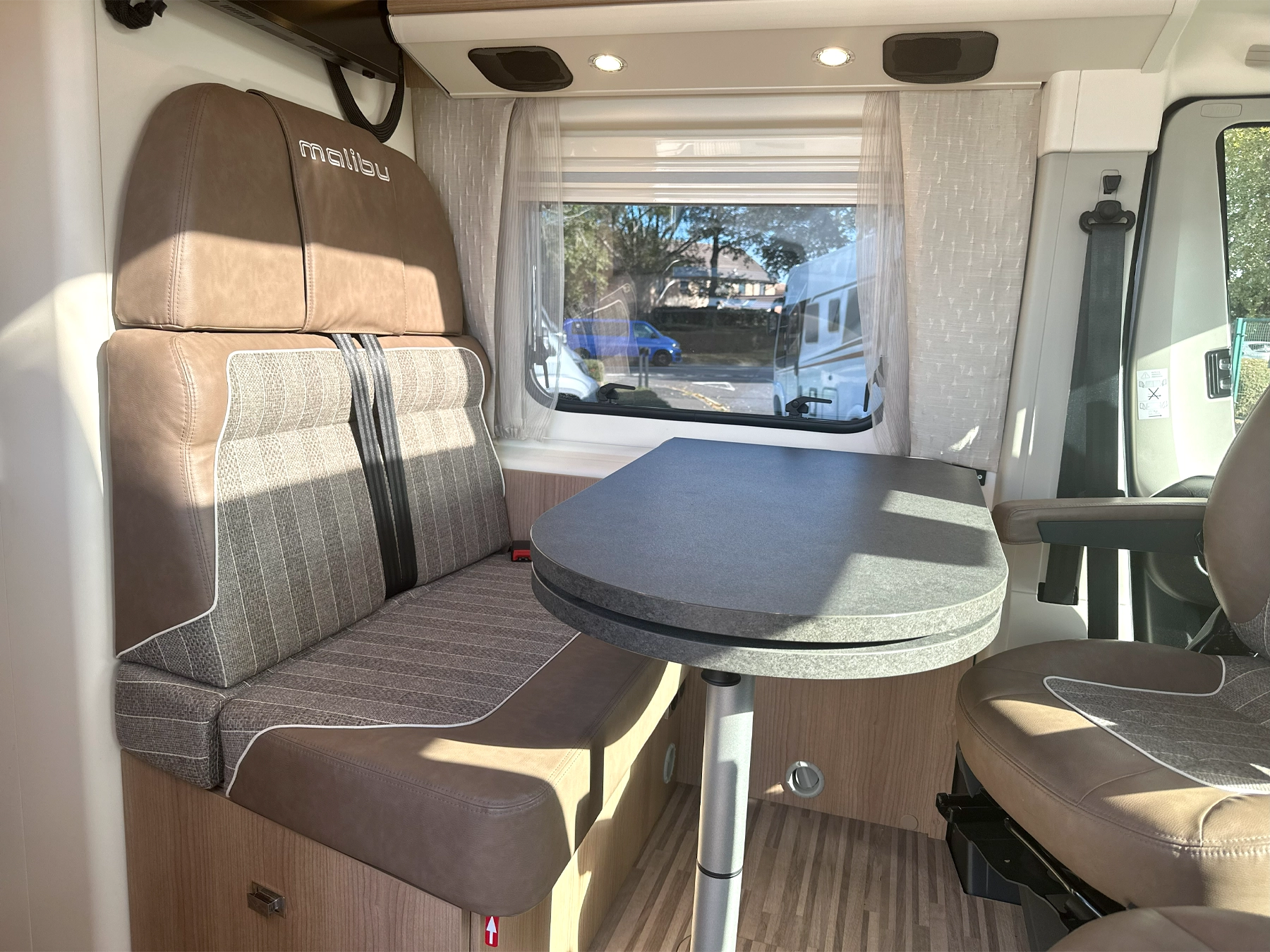 Malibu Diversity 600 DB K GT Skyview Pop Top Campervan 7912 - Lounge Bench