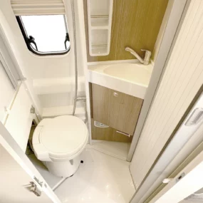 Malibu Diversity 600 DB K GT Skyview Pop Top Campervan 7912 - Washroom