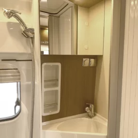 Malibu Diversity 600 DB K GT Skyview Pop Top Campervan 7912 - Washroom Shower