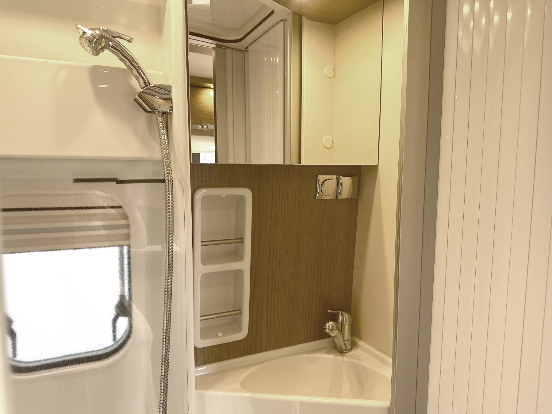 Malibu Diversity 600 DB K GT Skyview Pop Top Campervan 7912 - Washroom Shower