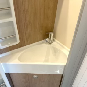 Malibu Diversity 600 DB K GT Skyview Pop Top Campervan 7912 - Washroom Sink