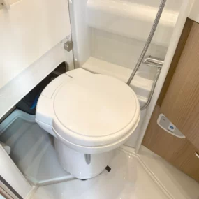 Malibu Diversity 600 DB K GT Skyview Pop Top Campervan 7912 - Washroom Toilet