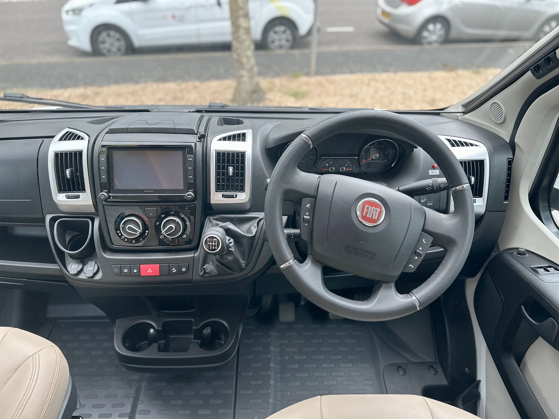 Burstner Lyseo TD 745 Harmony Line Motorhome Steering Wheel & Multimedia System