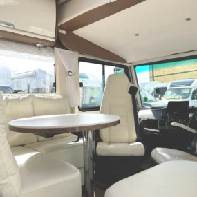 Niesmann Arto 77e Lounge Area