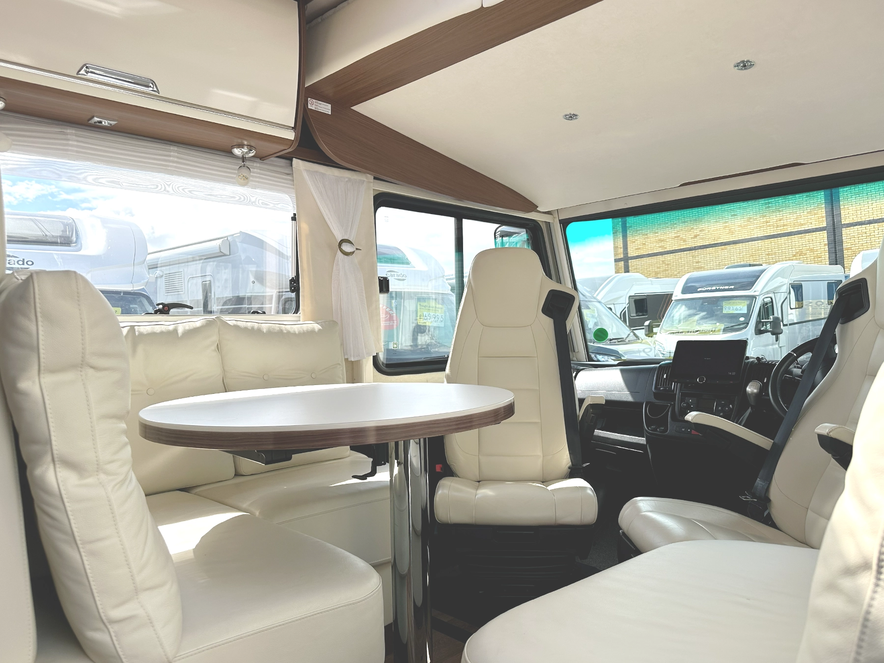 Niesmann Arto 77e Lounge Area