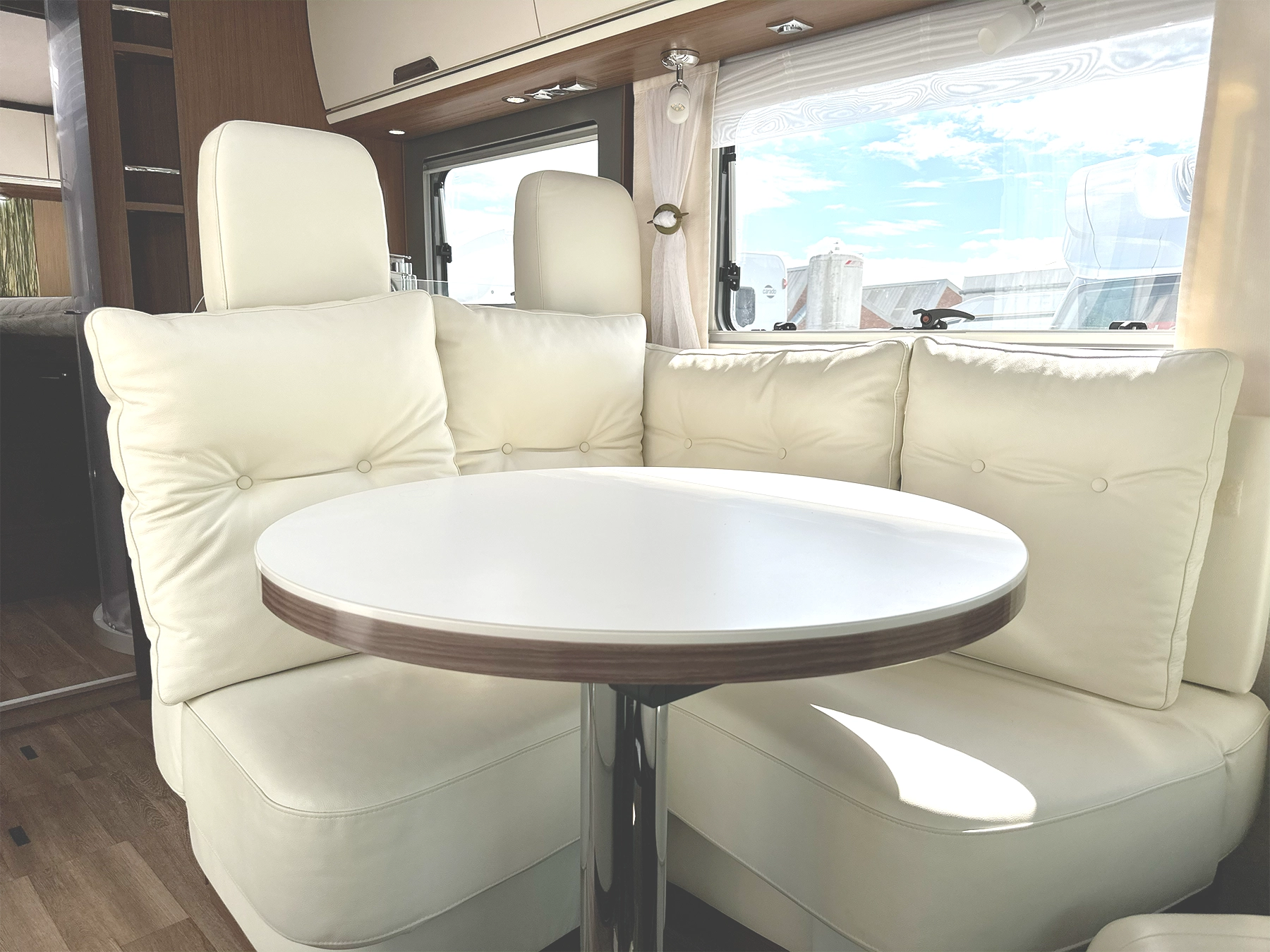 Niesmann Arto 77e Lounge Table