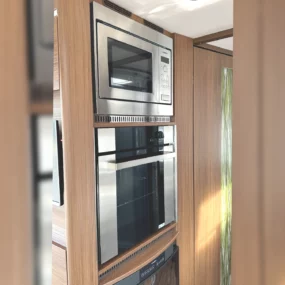 Niesmann Arto 77e Microwave & Oven