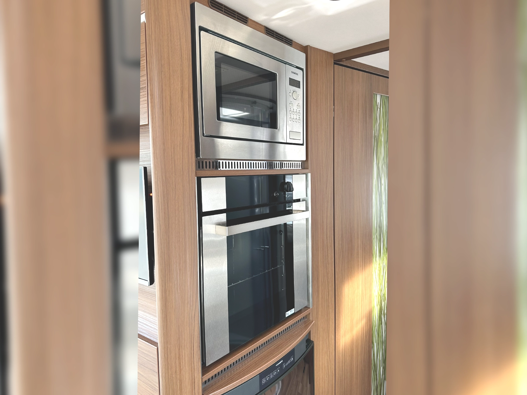 Niesmann Arto 77e Microwave & Oven