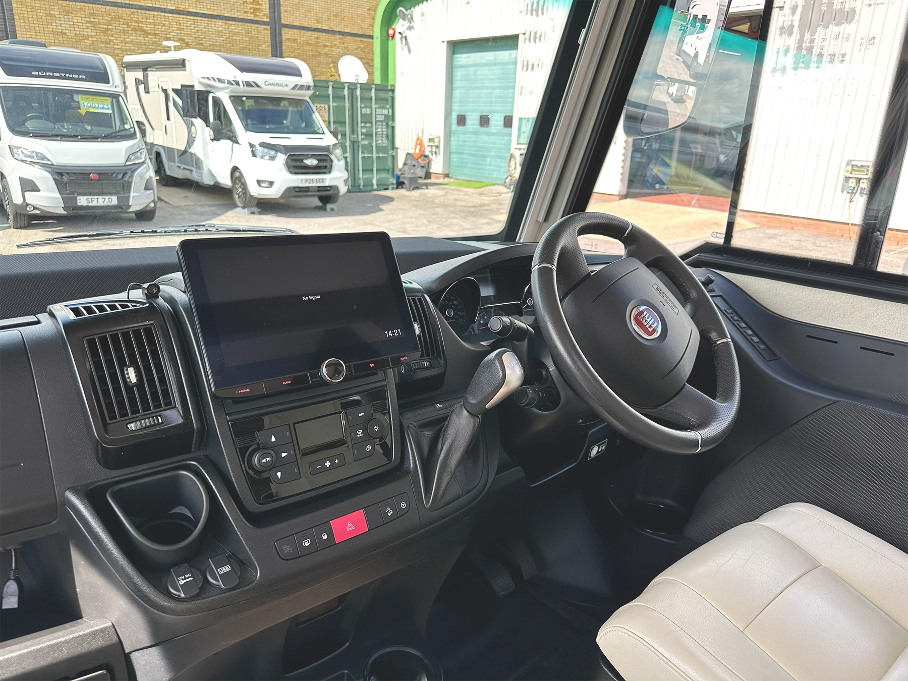 Niesmann Arto 77e Multimedia System & Steering Wheel