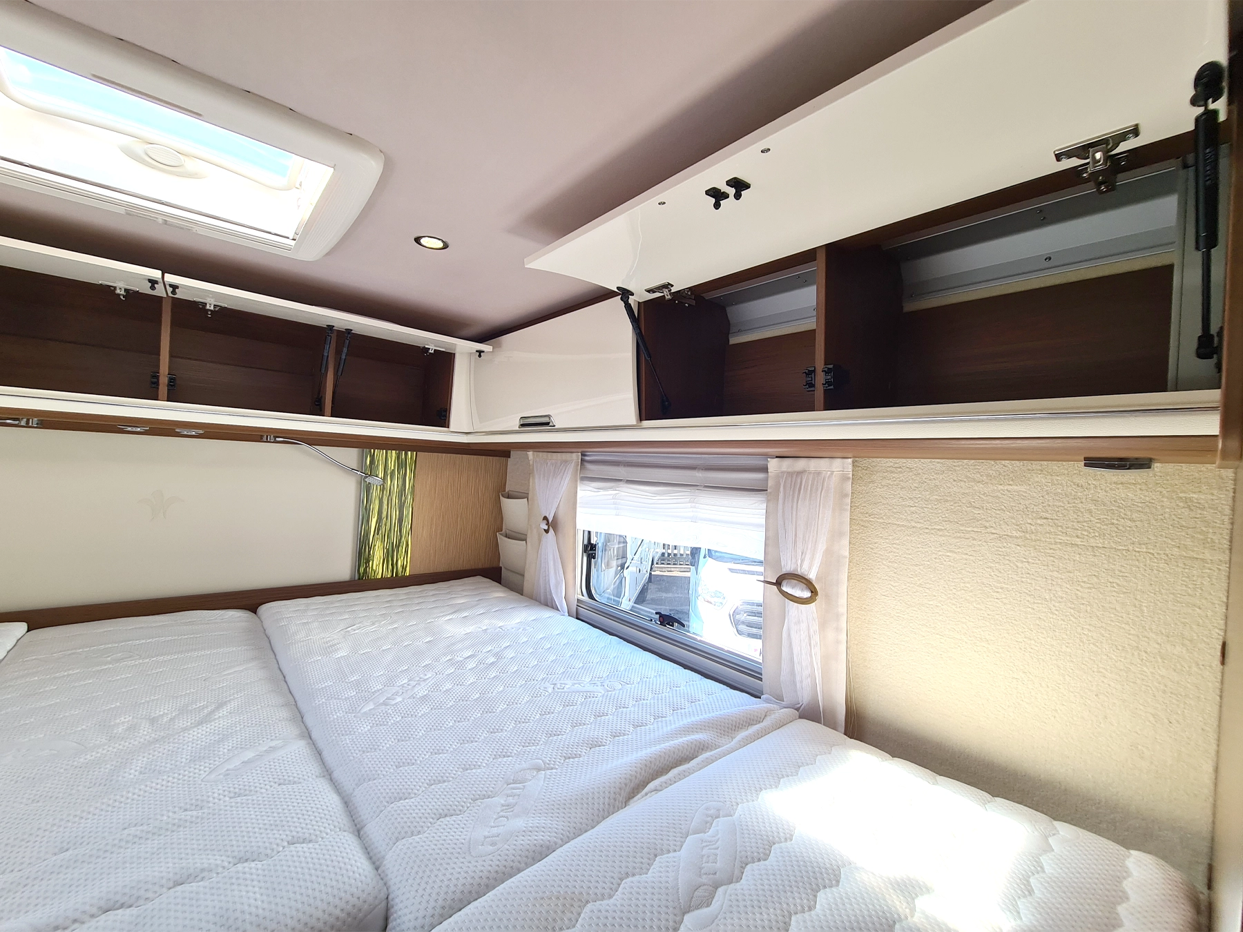 Niesman Arto 77e Used Motorhome 9389 - Bedroom Overhead Storage Left