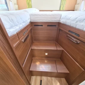 Niesman Arto 77e Used Motorhome 9389 - Bedroom Steps