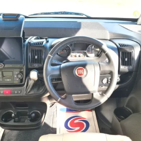 Niesman Arto 77e Used Motorhome 9389 - Cab Controls