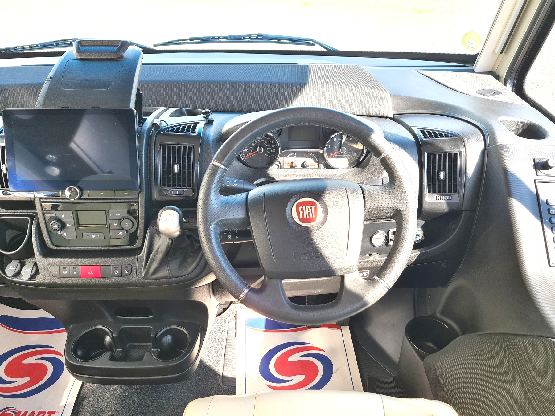 Niesman Arto 77e Used Motorhome 9389 - Cab Controls