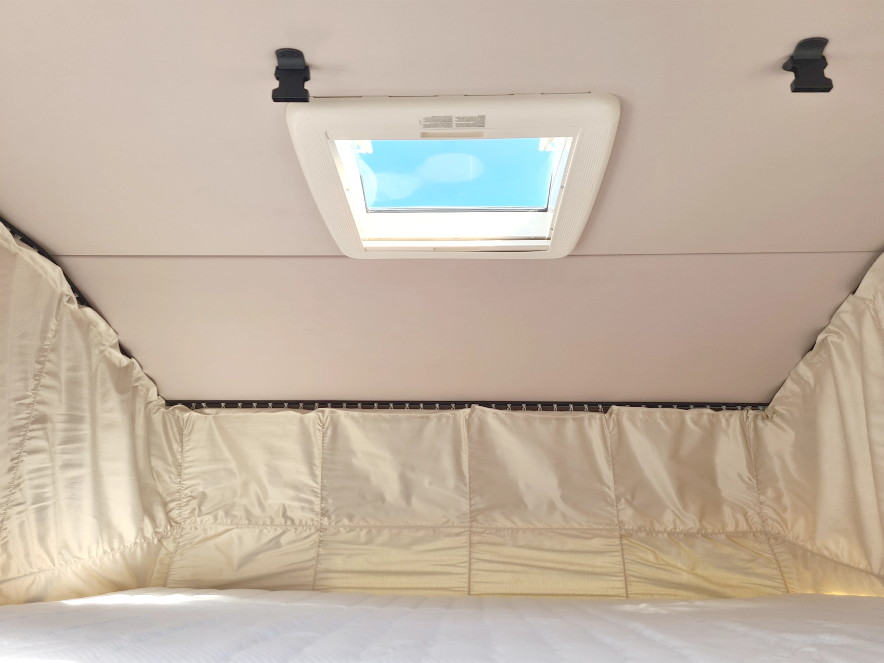Niesman Arto 77e Used Motorhome 9389 - Cab Drop Down Bed Skylight