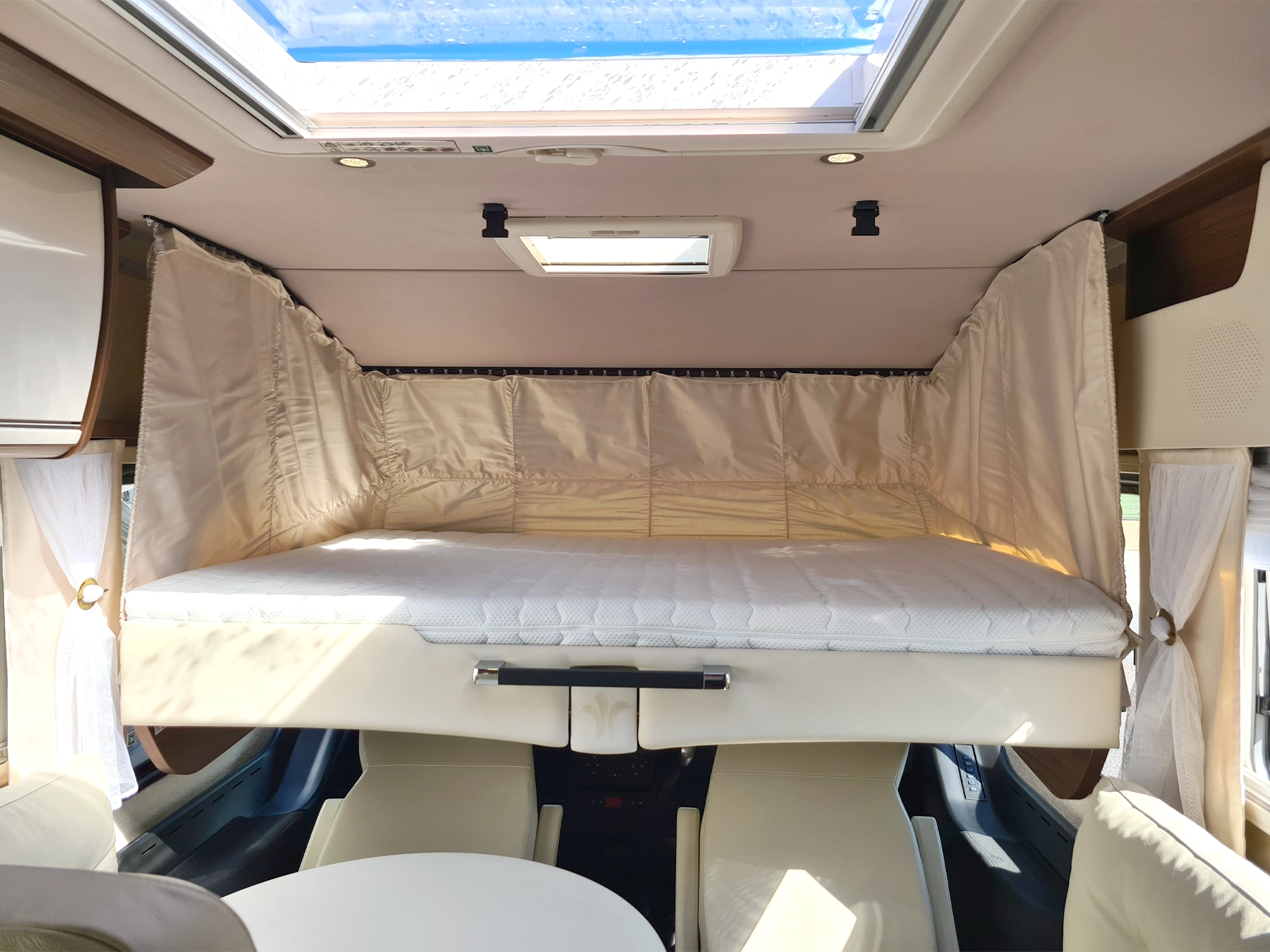 Niesman Arto 77e Used Motorhome 9389 - Cab Drop Down Bed