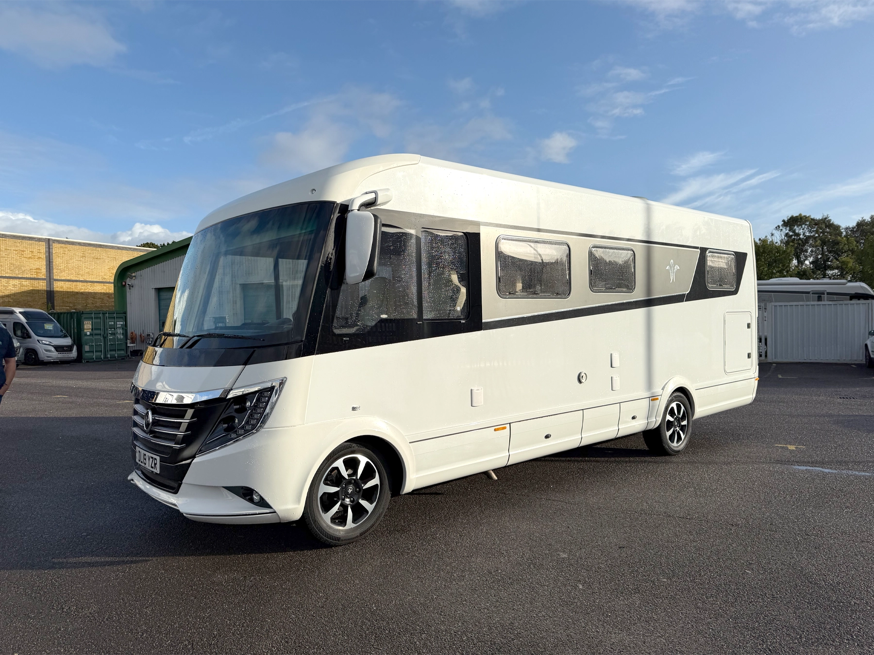 Niesman Arto 77e Used Motorhome 9389 - Exterior Front Left