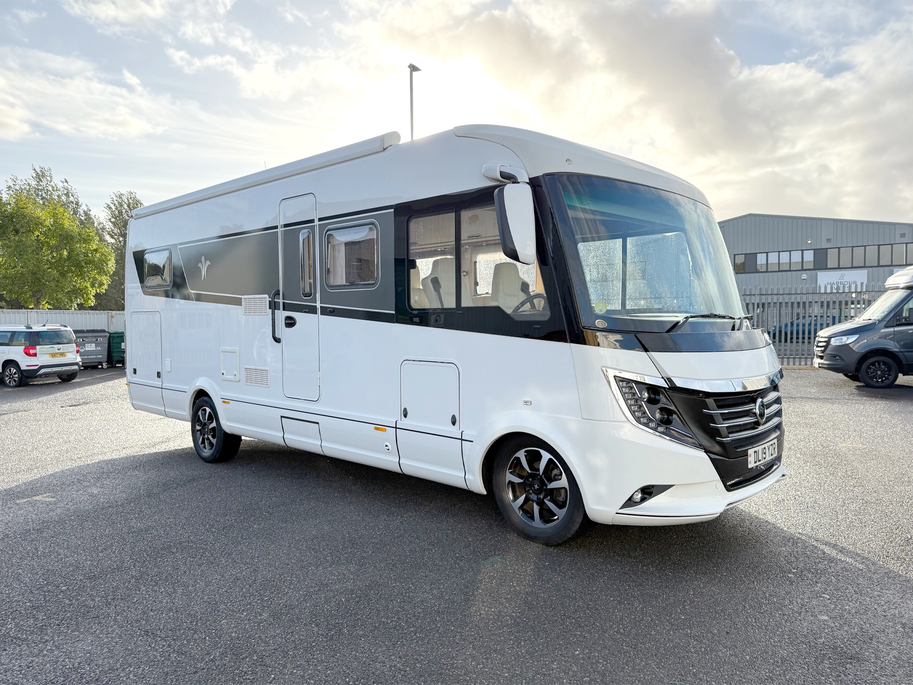 Niesman Arto 77e Used Motorhome 9389 - Exterior Front Right