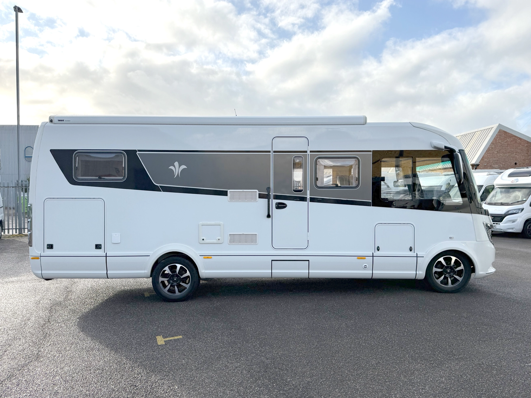 Niesman Arto 77e Used Motorhome 9389 - Exterior Right
